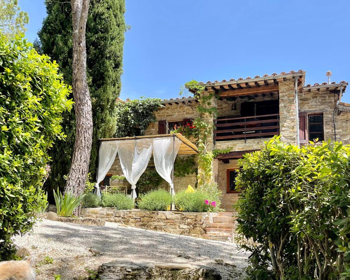 La Panoramica Gubbio - Maison De Charme - Casette E Appartamenti Self Catering Per Vacanze Meravigliose! מראה חיצוני תמונה