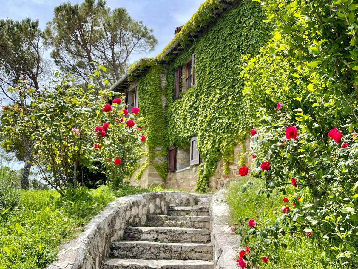 La Panoramica Gubbio - Maison De Charme - Casette E Appartamenti Self Catering Per Vacanze Meravigliose! מראה חיצוני תמונה